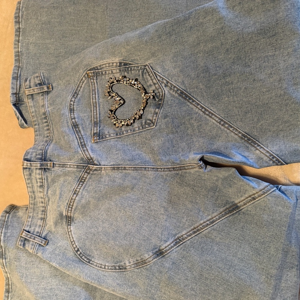 Chic Light Blue Women's Jeans with Heart Detail